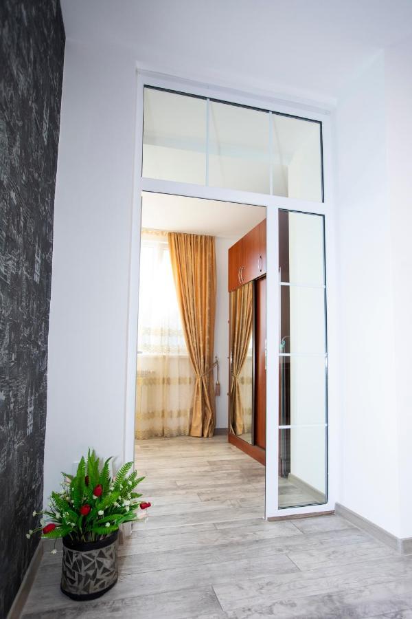 Modern Apartment In The Center With The View Of The Majestic Ararat Ереван Екстериор снимка